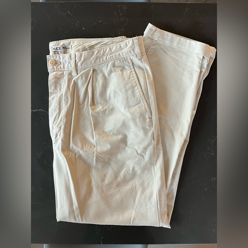 Alex Mill Standard Pleated Pant in Chino | Oat Milk